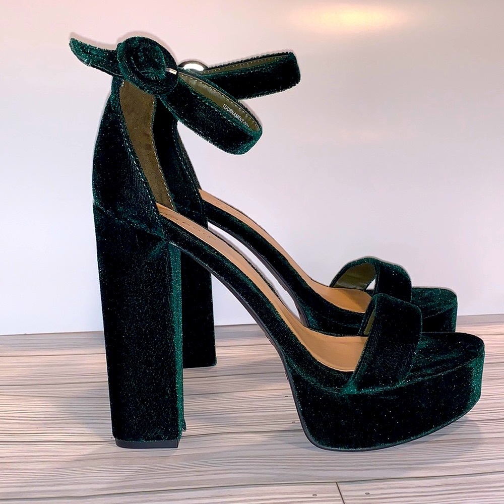 Bamboo Women's Chunky Heel Platform Sandal with Ankle Strap, Green S…